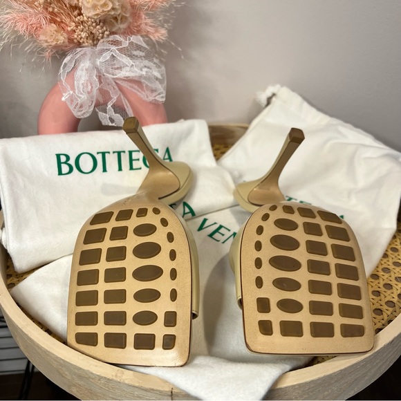 BOTTEGA VENETA
Beige Stretch Heeled Mules - Picture 5 of 6